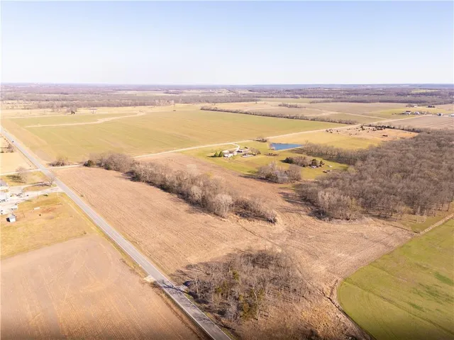 $210,000 | 41045 West 327th Street, Osawatomie, KS 66064