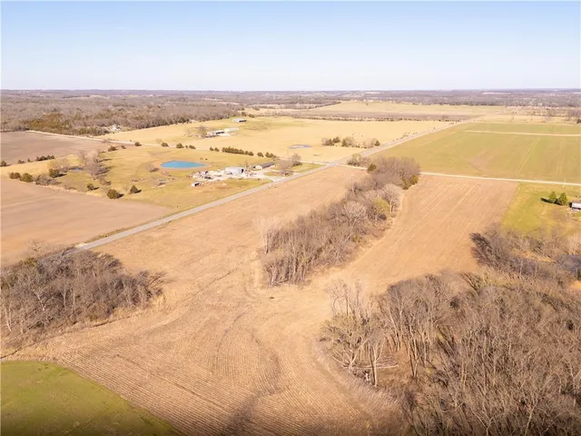 $210,000 | 41045 West 327th Street, Osawatomie, KS 66064