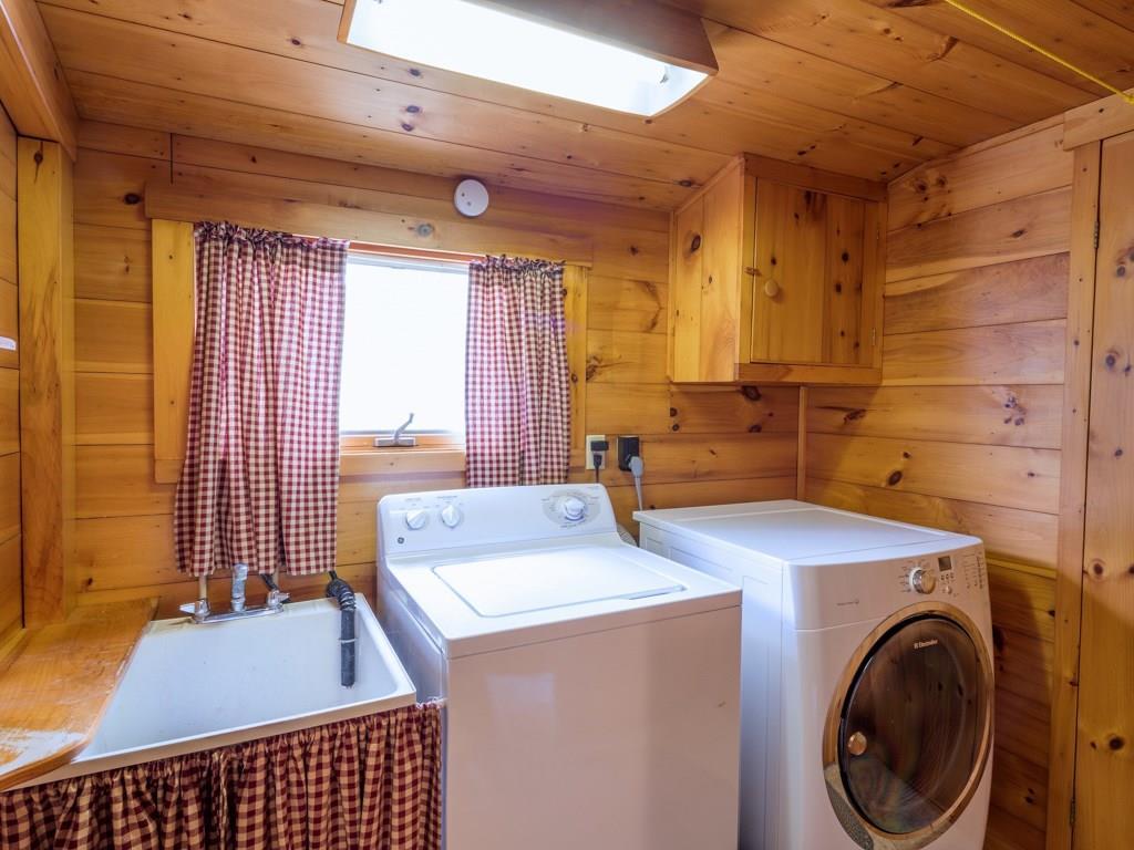 2733 Bristol Road New Harbor, ME 04554 - Photo 24 of 33 Laundry on 1st floor