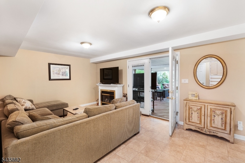 8 Robin Road Somerville, NJ 08876 - Photo 19 of 32