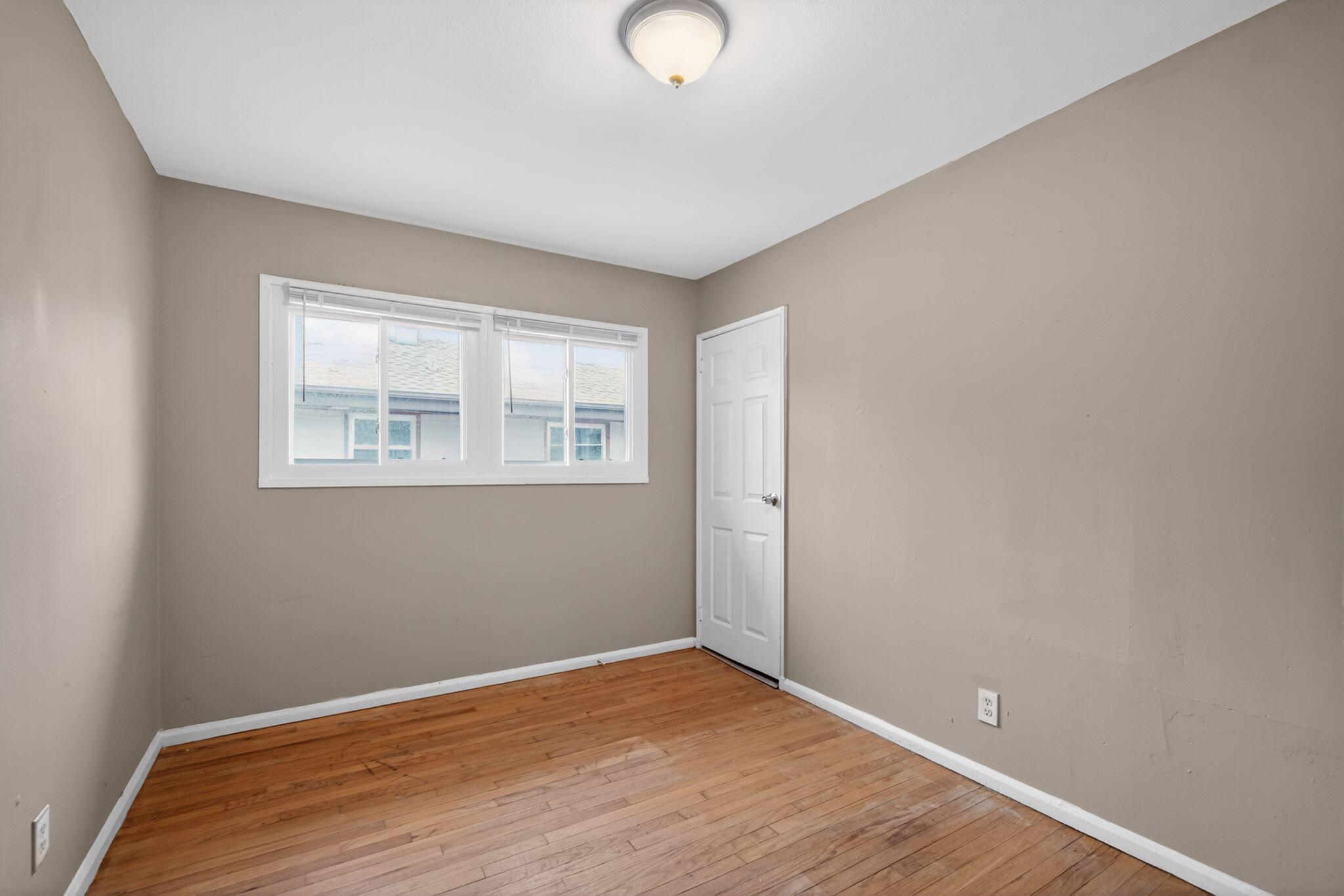 4847 North 48th Street Milwaukee, WI 53218 - Photo 10 of 38 13_4847_N_48th_St_Milwaukee_WI_53218-Liv
