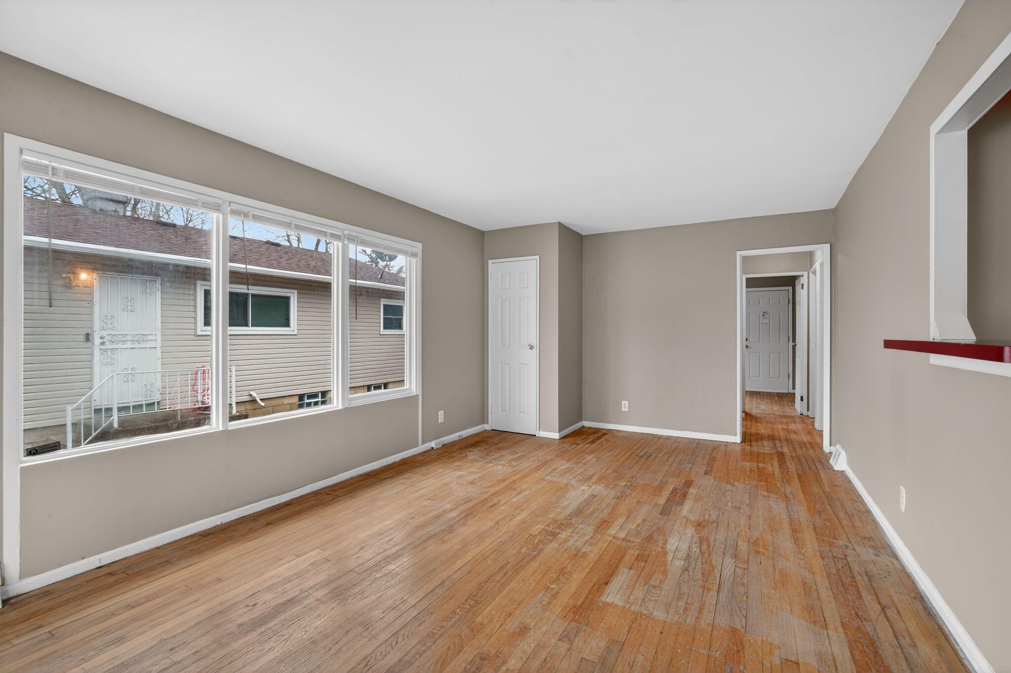 4847 North 48th Street Milwaukee, WI 53218 - Photo 16 of 38 18_4847_N_48th_St_Milwaukee_WI_53218-Liv