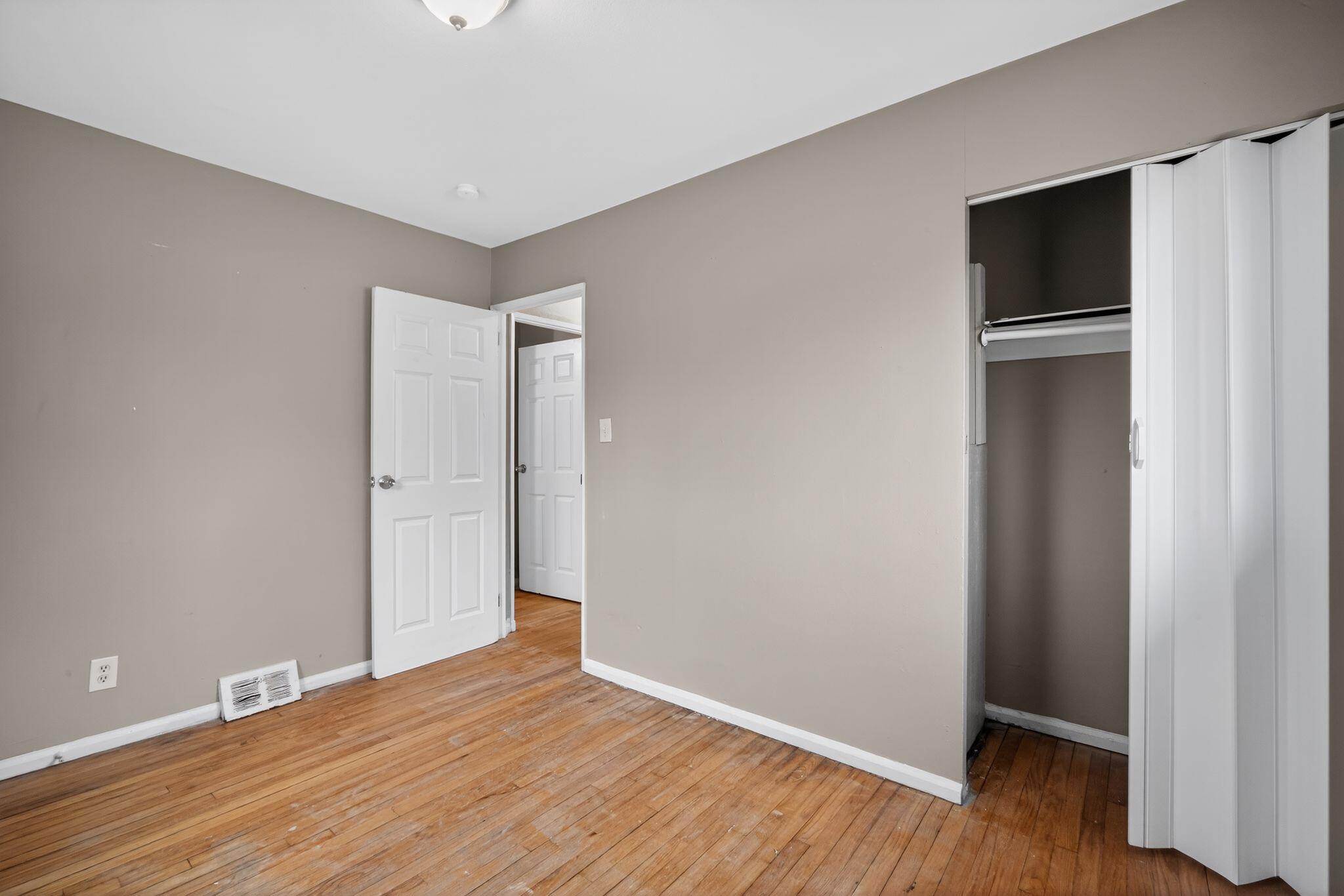4847 North 48th Street Milwaukee, WI 53218 - Photo 20 of 38 22_4847_N_48th_St_Milwaukee_WI_53218-Bed