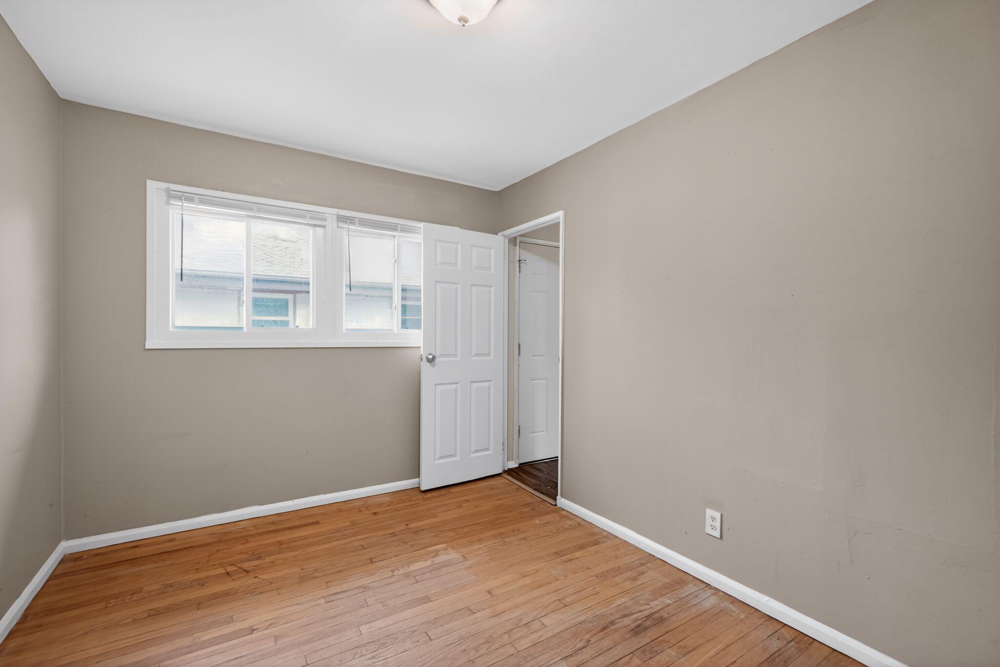 4847 North 48th Street Milwaukee, WI 53218 - Photo 21 of 38 23_4847_N_48th_St_Milwaukee_WI_53218-Bed