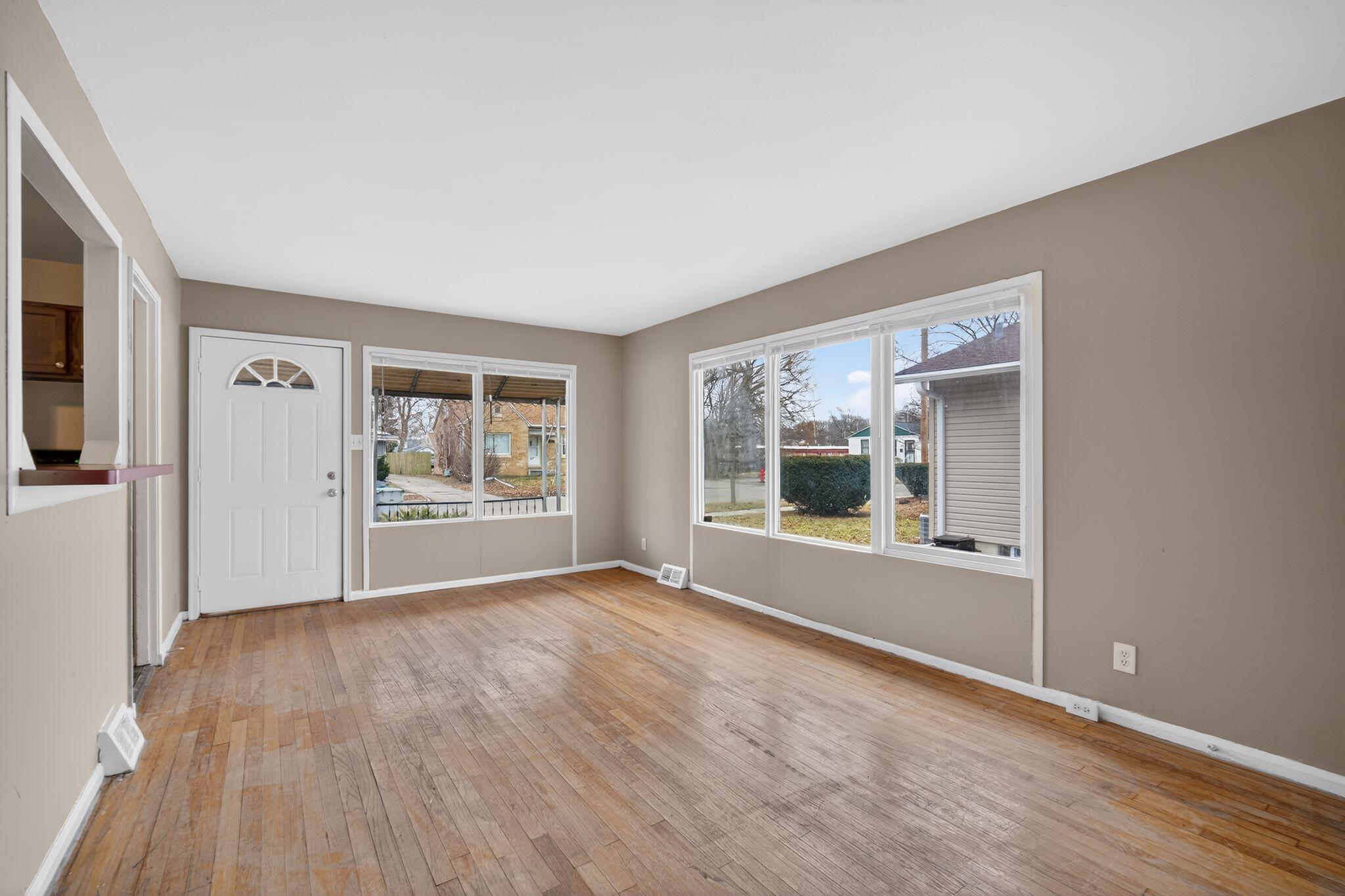 4847 North 48th Street Milwaukee, WI 53218 - Photo 6 of 38 10_4847_N_48th_St_Milwaukee_WI_53218-Foy