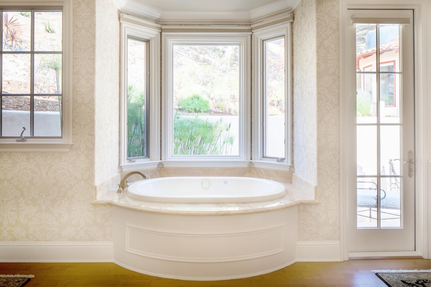 14501 Roland Canyon Road Salinas, CA 93908 - Photo 24 of 53 a bathroom with bathtub and window