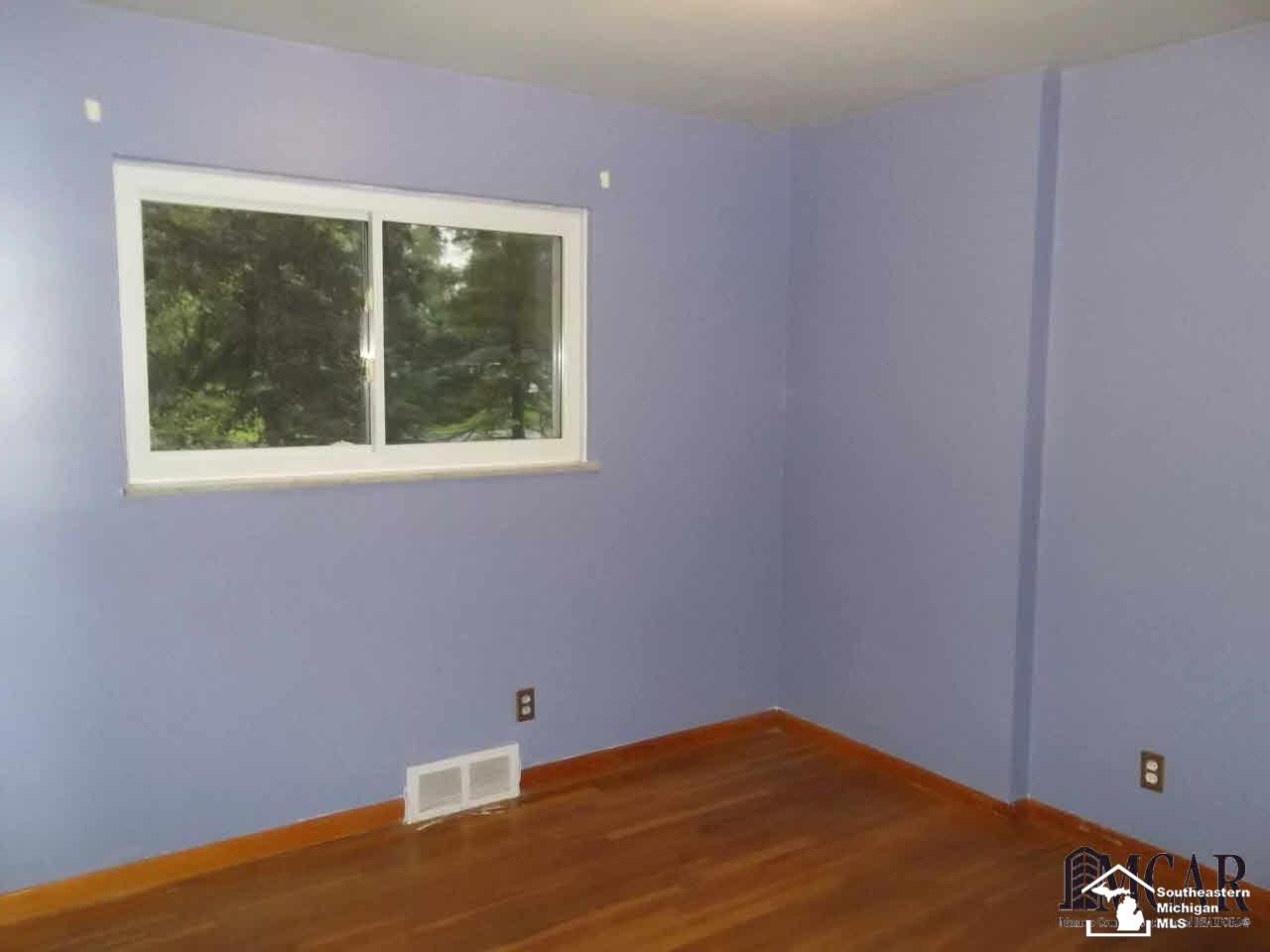 12766 Sweitzer Road Carleton, MI 48117 - Photo 7 of 16 21225649-6.JPG