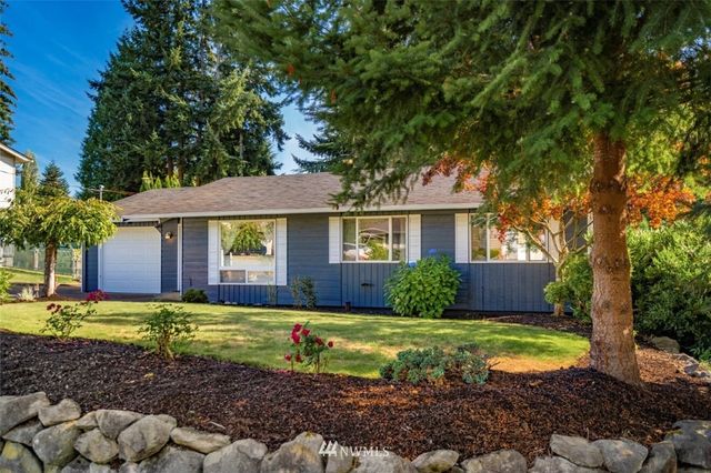 a view of a house with a yard and plants
