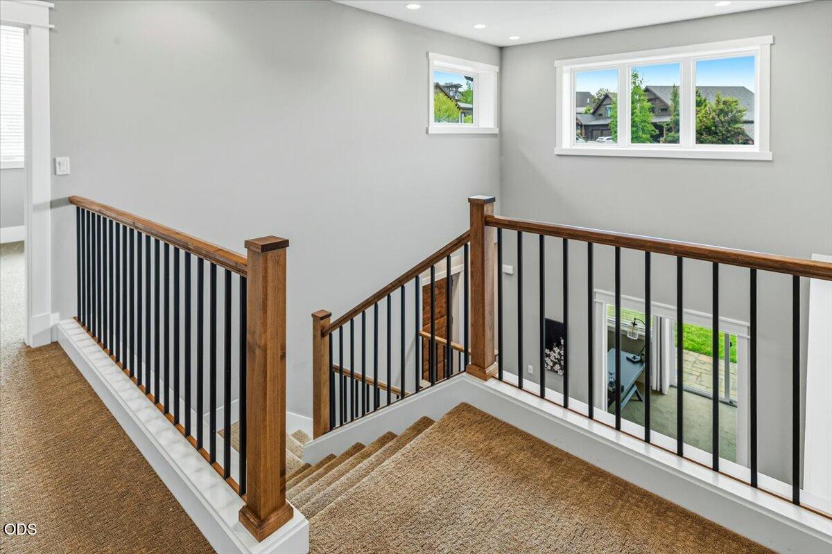 61333 Kindle Rock Loop Bend, OR 97702 - Photo 40 of 53 a view of a hallway with window
