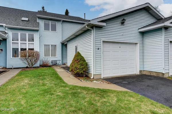 $334,000 | 12 White Rock Circle, Colonie, NY 12205