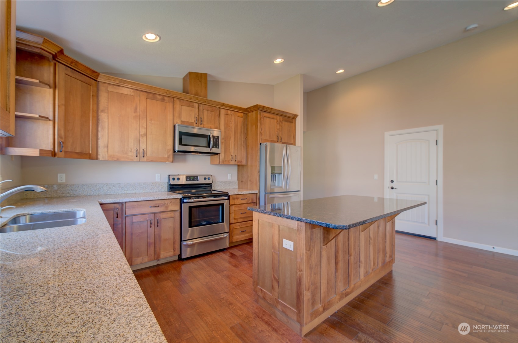 206 Pioneer Road West Long Beach, WA 98631 - Photo 11 of 39 a kitchen that has a lot of cabinets in it and stainless steel appliances