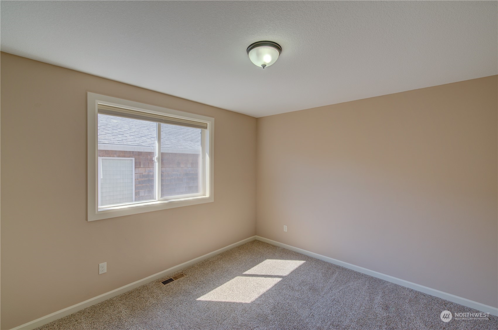 206 Pioneer Road West Long Beach, WA 98631 - Photo 21 of 39 an empty room with a window