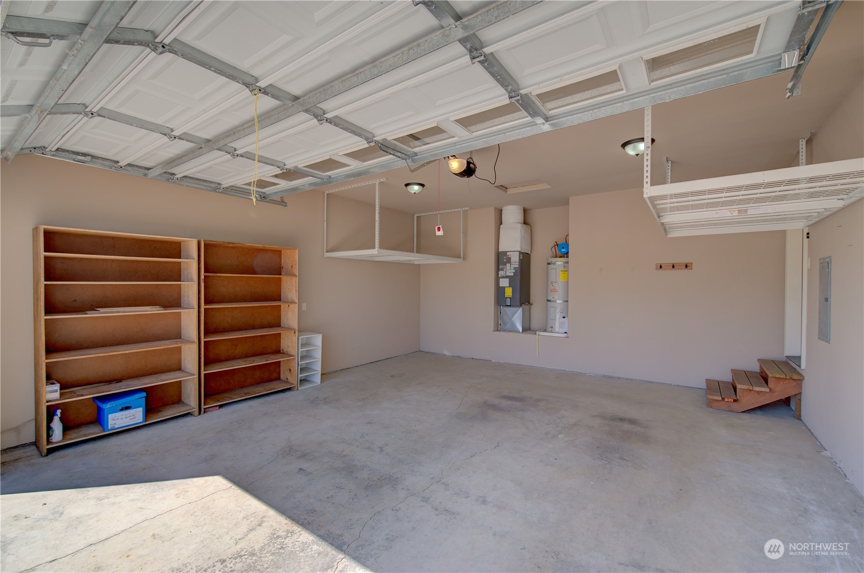 206 Pioneer Road West Long Beach, WA 98631 - Photo 26 of 39 a view of empty room with air conditioner duct and window