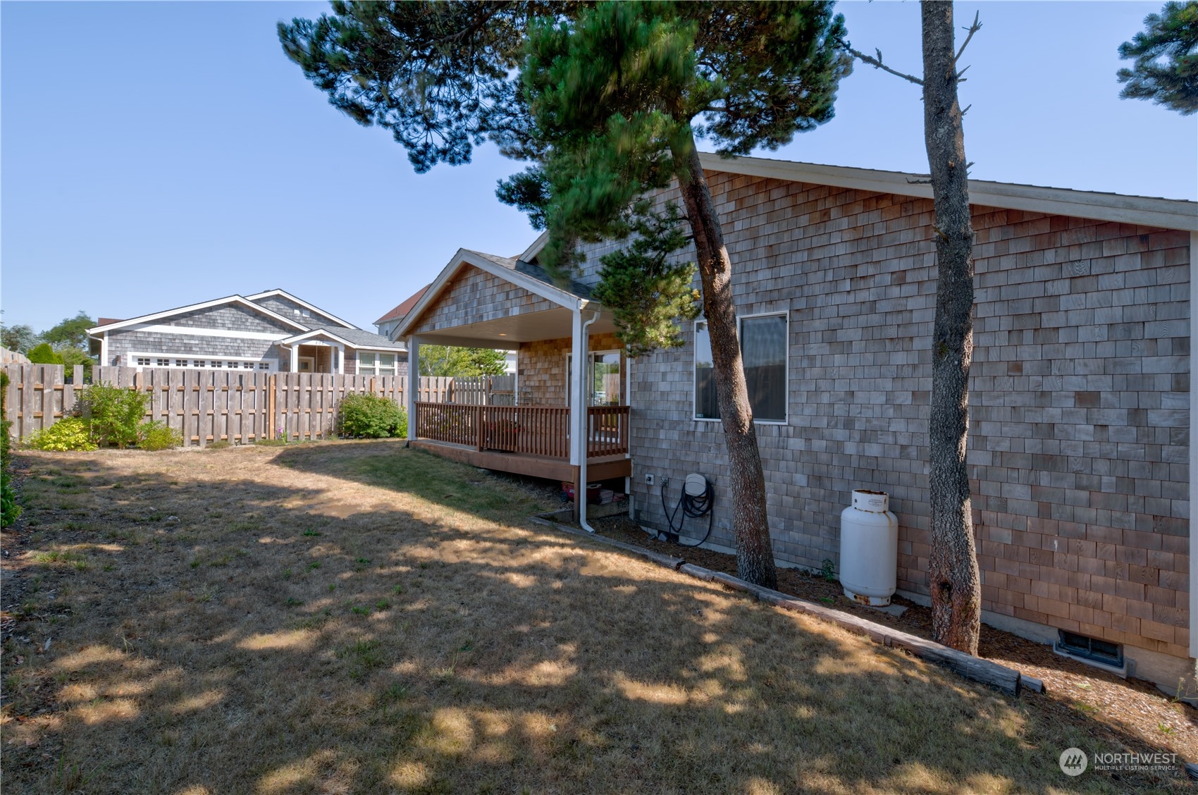 206 Pioneer Road West Long Beach, WA 98631 - Photo 27 of 39 a front view of a house with garden