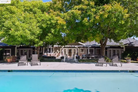 a view of a house with backyard and porch