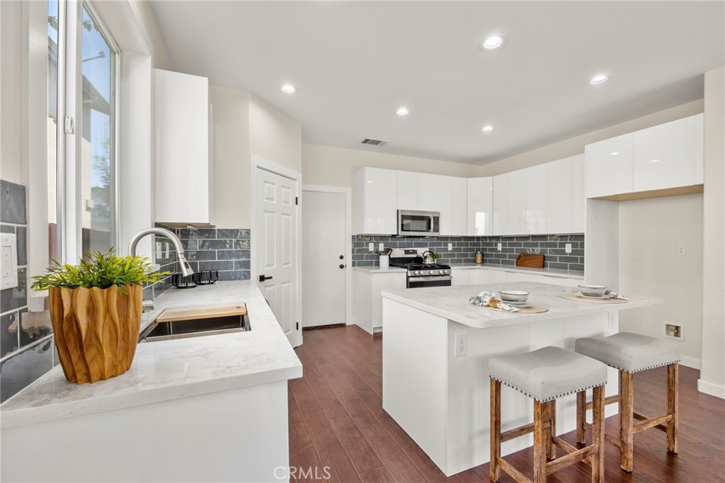 17533 Sagebrush Way Carson, CA 90746 - Photo 13 of 58 Kitchen