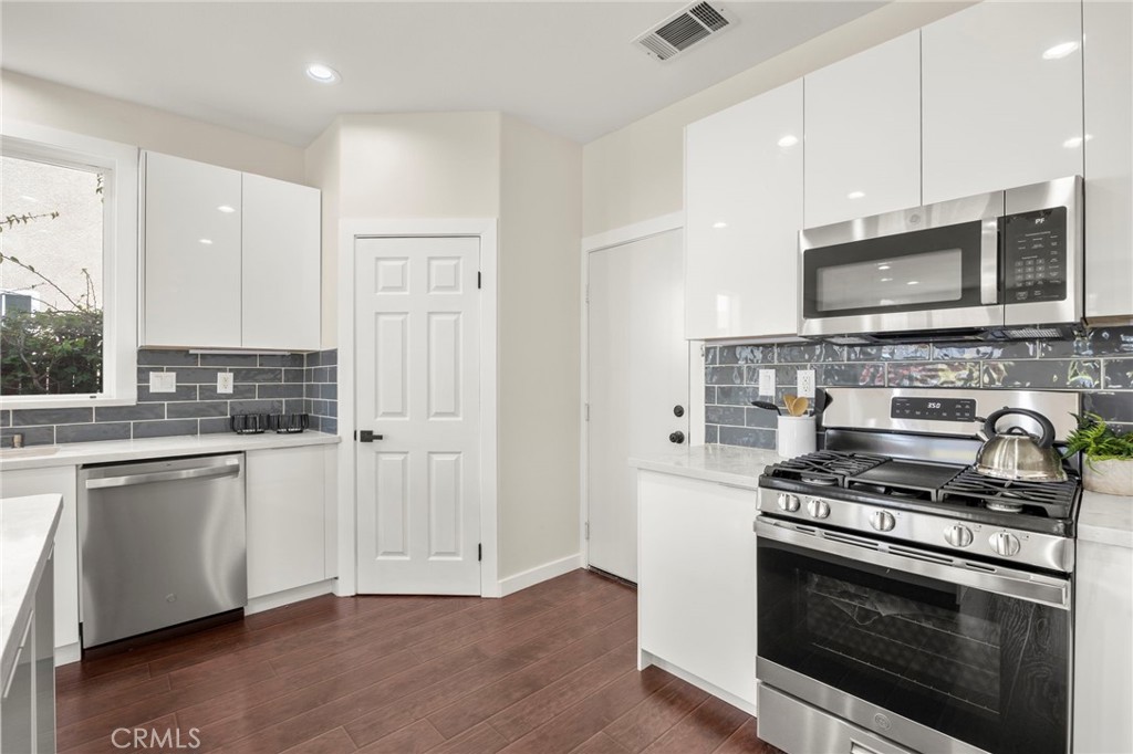 17533 Sagebrush Way Carson, CA 90746 - Photo 15 of 58 Kitchen