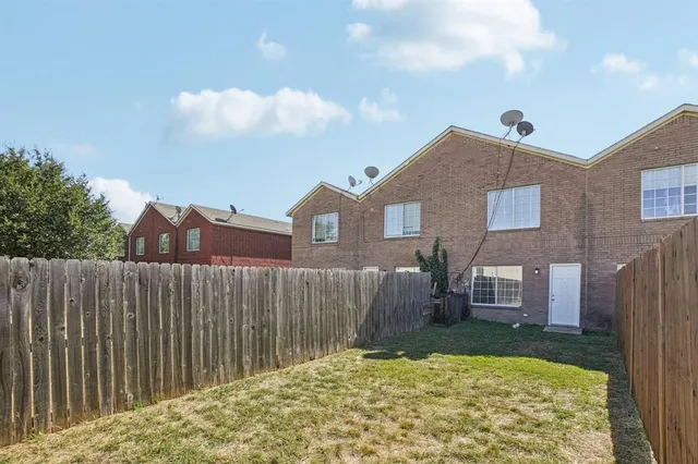 $1,695 | 4021 Preferred Place, Dallas, TX 75237