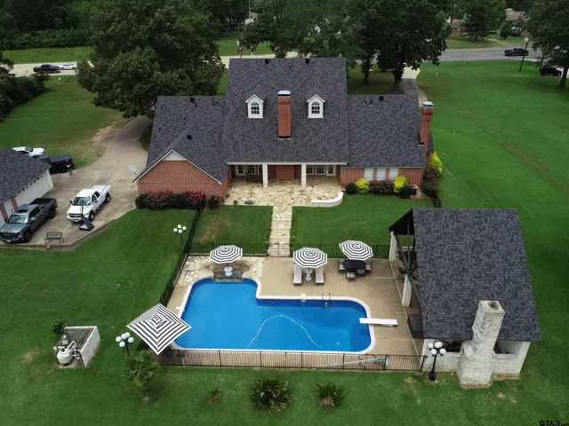 $939,625 | 1415 West Sabine Street, Carthage, TX 75633