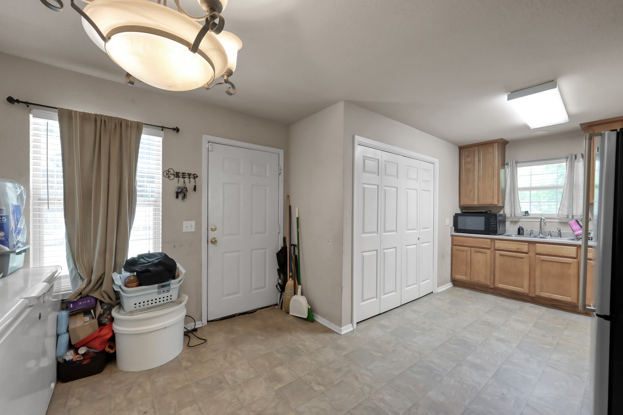 805 Webb Street Conroe, TX 77301 - Photo 9 of 19 a room with a washer and dryer