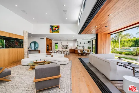 $6,495,000 | 18762 Wells Drive, Tarzana, CA 91356
