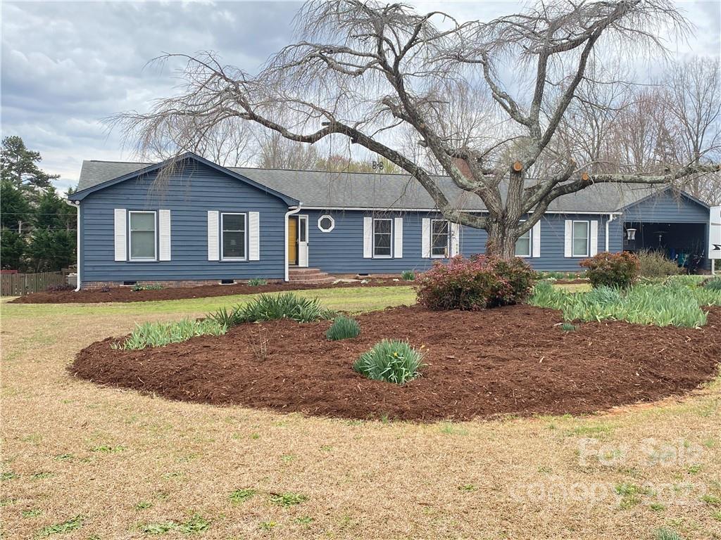1539 Cobblestone Court Fort Mill, SC 29708 - Photo 1 of 41 a front view of a house with a yard