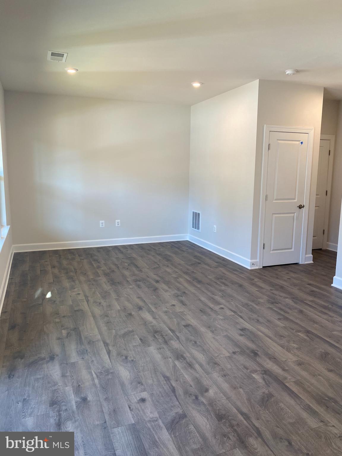 9878 Hopkins Loop Manassas, VA 20110 - Photo 10 of 29