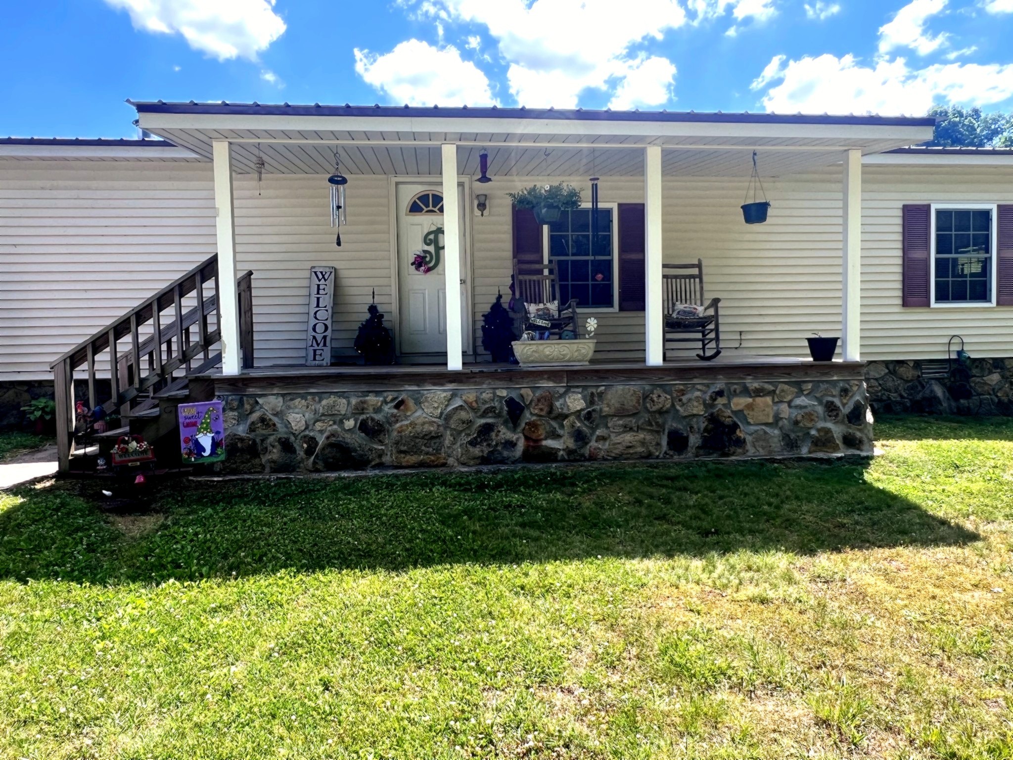 1133 Culps Bend Road Clifton, TN 38425 - Photo 4 of 51 a front view of a house with garden