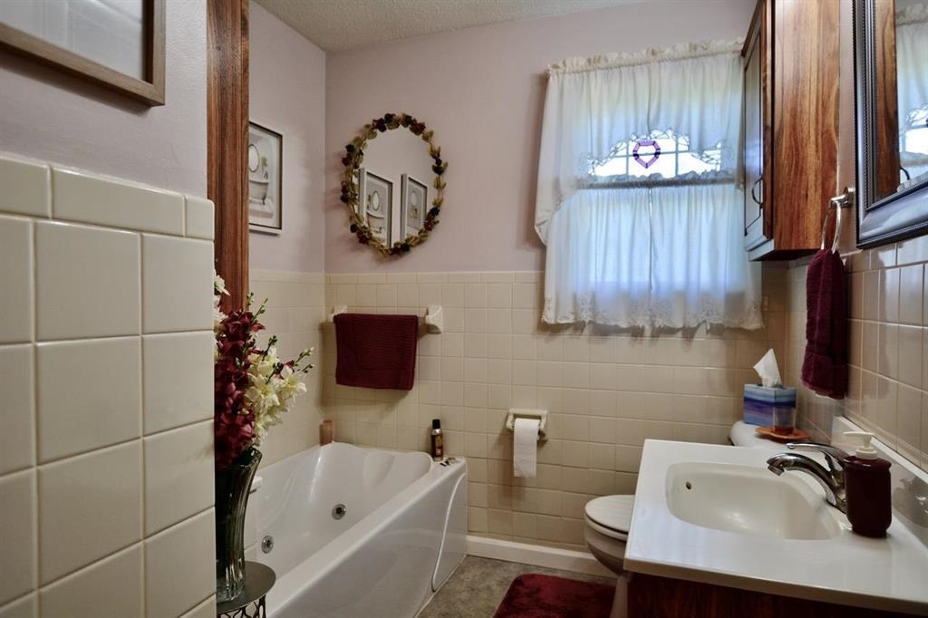 439 Wheeler Road Bay City, MI 48706 - Photo 13 of 25