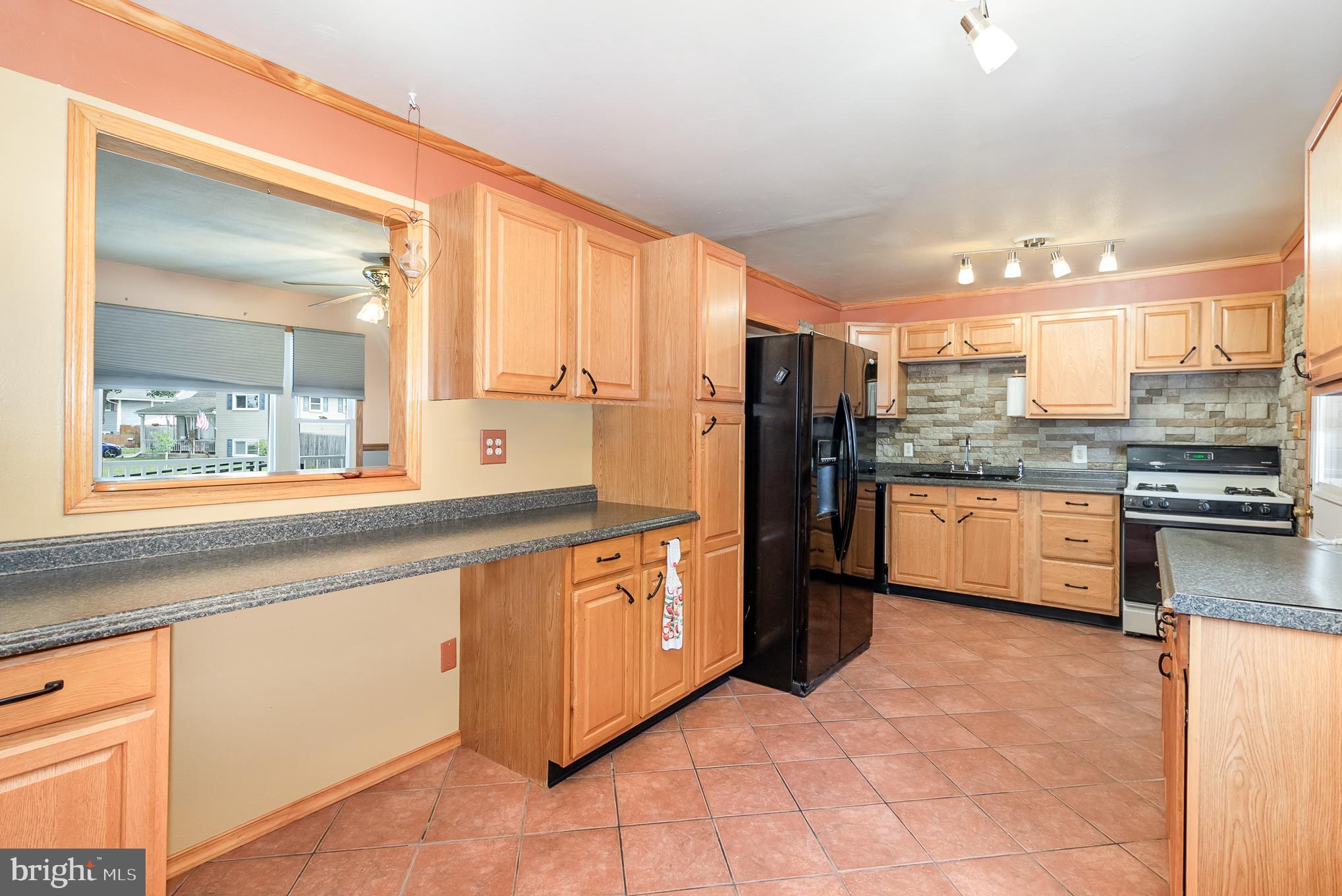 748 Fireside Road York, PA 17404 - Photo 9 of 31 Gallery Image 9