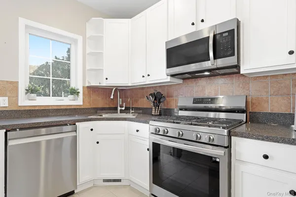 $625,900 | 18 Clearwater Court, Beacon, NY 12508