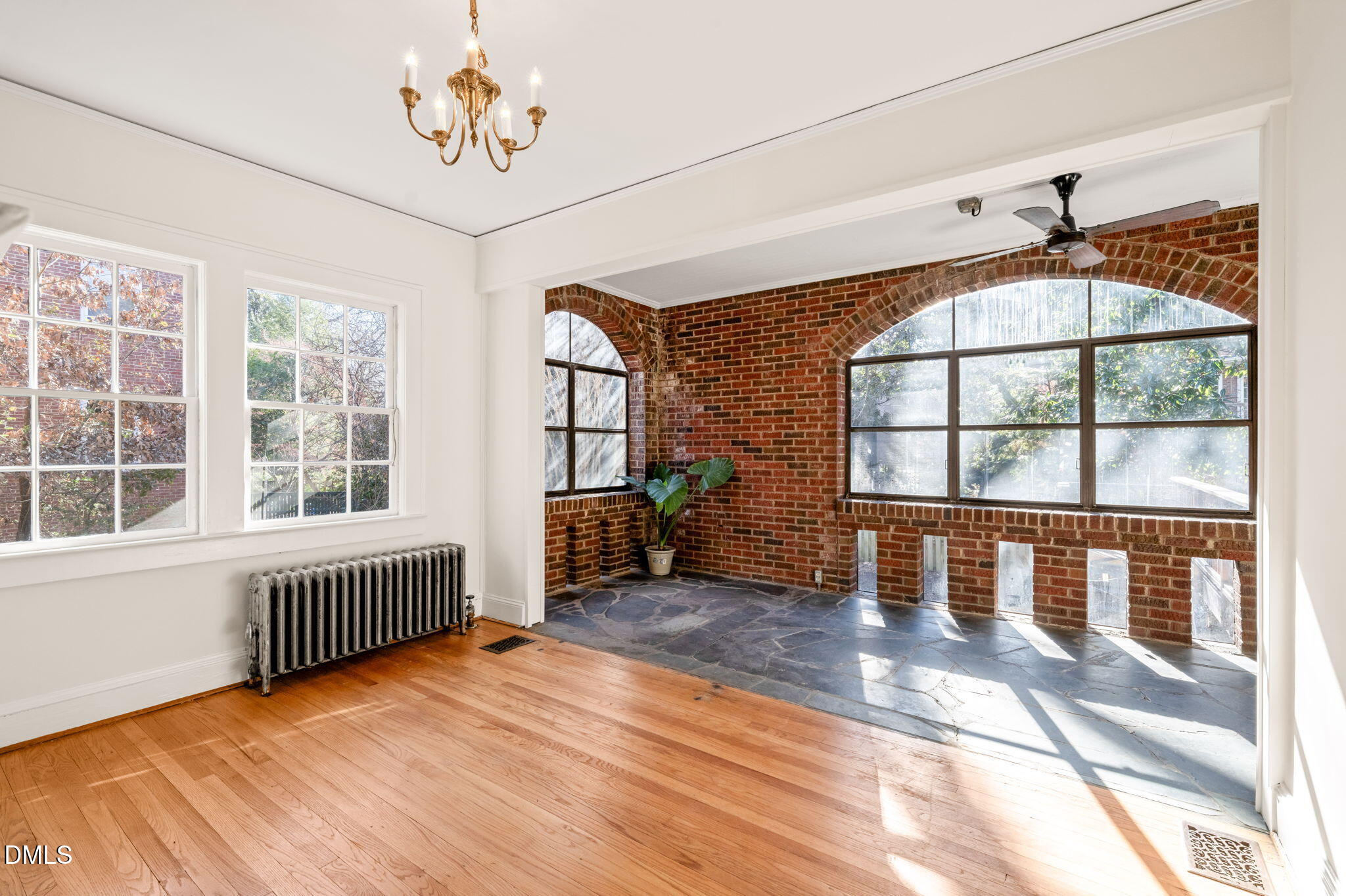 907 West Johnson Street Raleigh, NC 27605 - Photo 9 of 43 a view of an empty room with a window