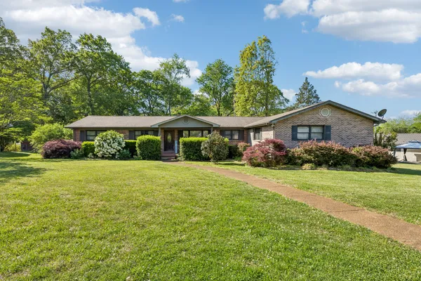 $374,500 | 205 Houghton Drive, Winchester, TN 37398