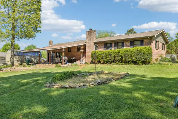 $374,500 | 205 Houghton Drive, Winchester, TN 37398