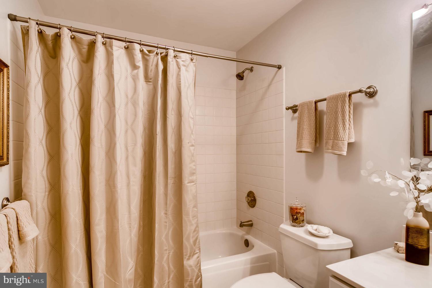 3812 Stansbury Mill Road Phoenix, MD 21131 - Photo 21 of 30 HALL FULL BATH