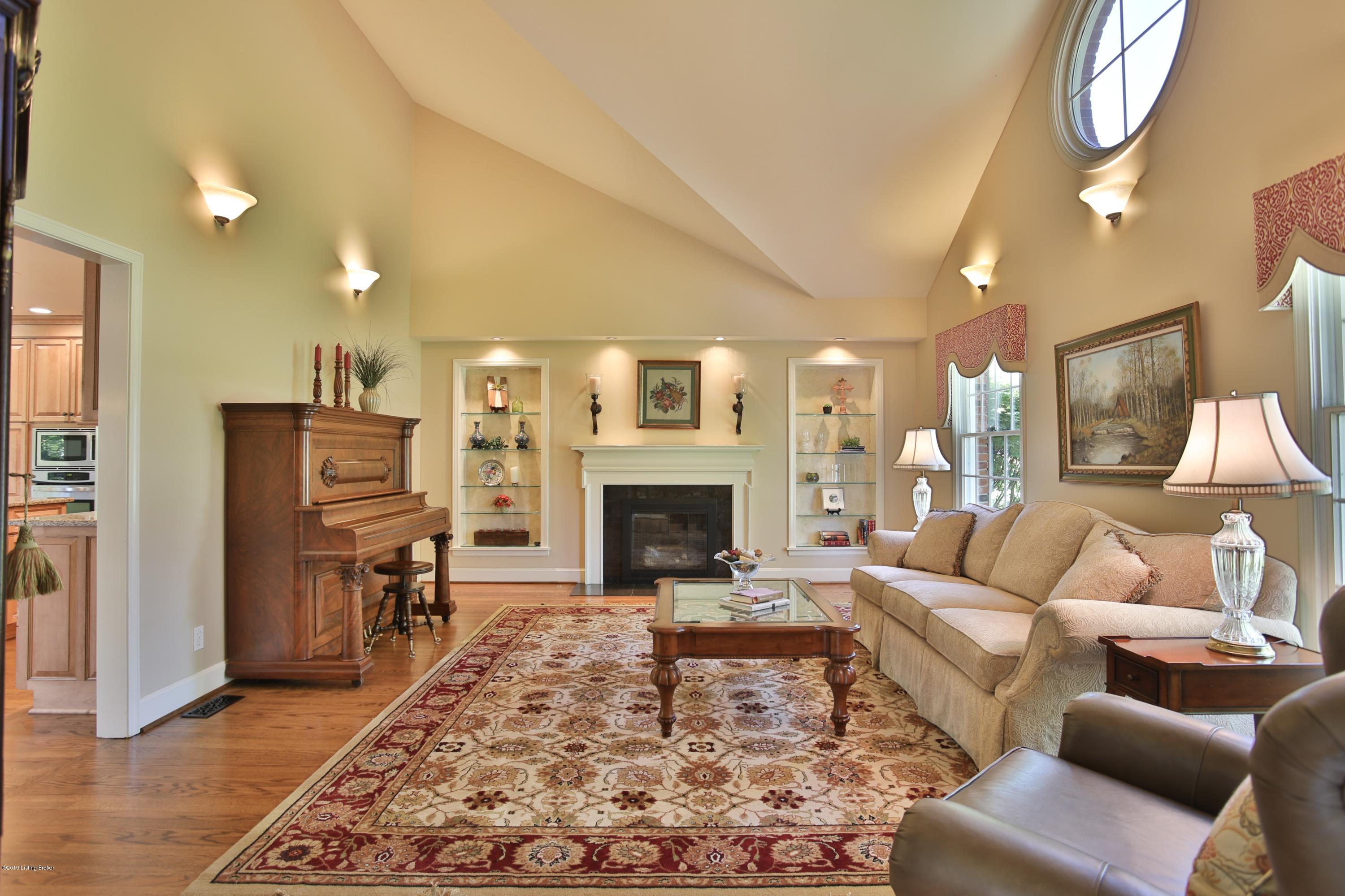 205 Sequoya Road Louisville, KY 40207 - Photo 3 of 38 Vaulted Living Room