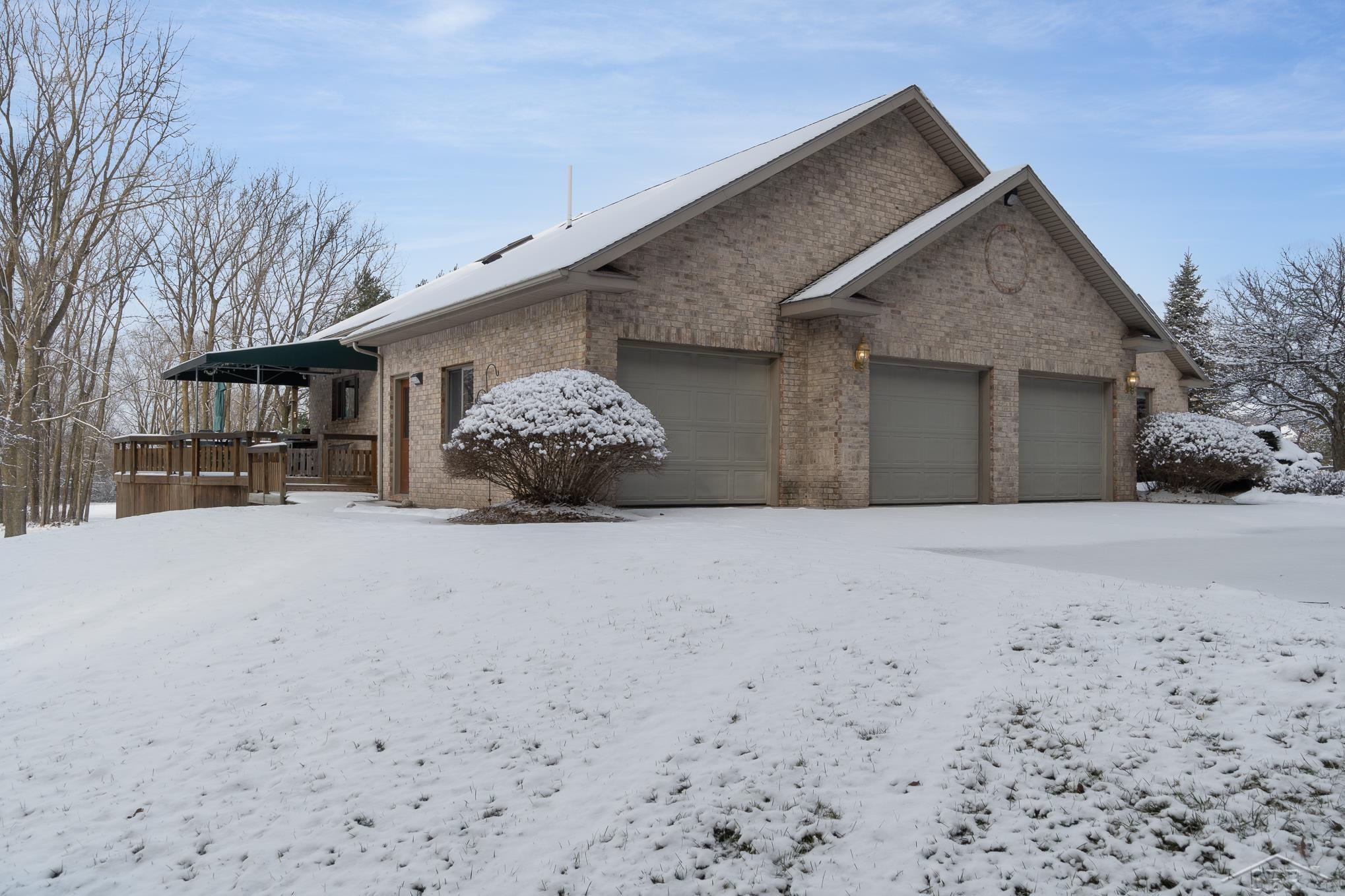 5237 North Thomas Road Freeland, MI 48623 - Photo 2 of 44