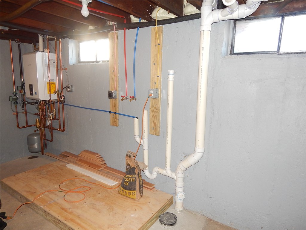 84 Farrell Street Pawtucket, RI 02861 - Photo 34 of 39