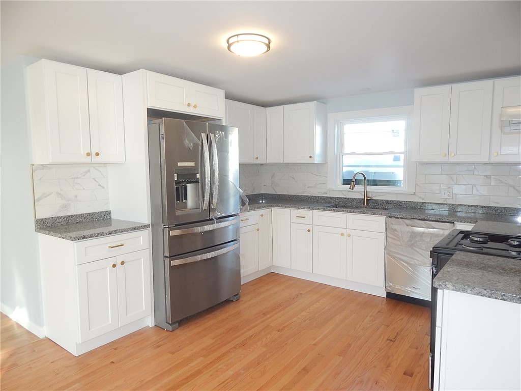 84 Farrell Street Pawtucket, RI 02861 - Photo 4 of 39