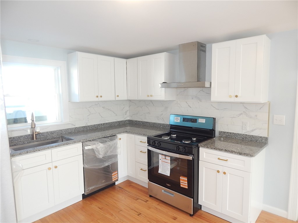 84 Farrell Street Pawtucket, RI 02861 - Photo 6 of 39