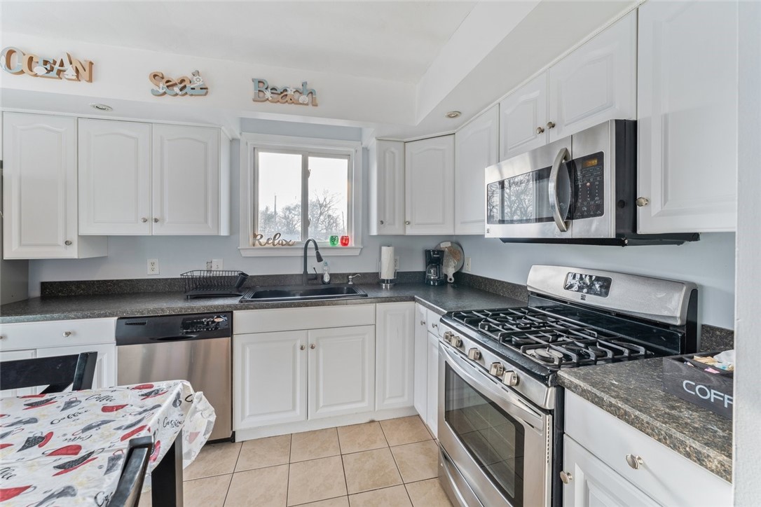 201 Horse Neck Road Warwick, RI 02889 - Photo 4 of 29 Gallery Image 4