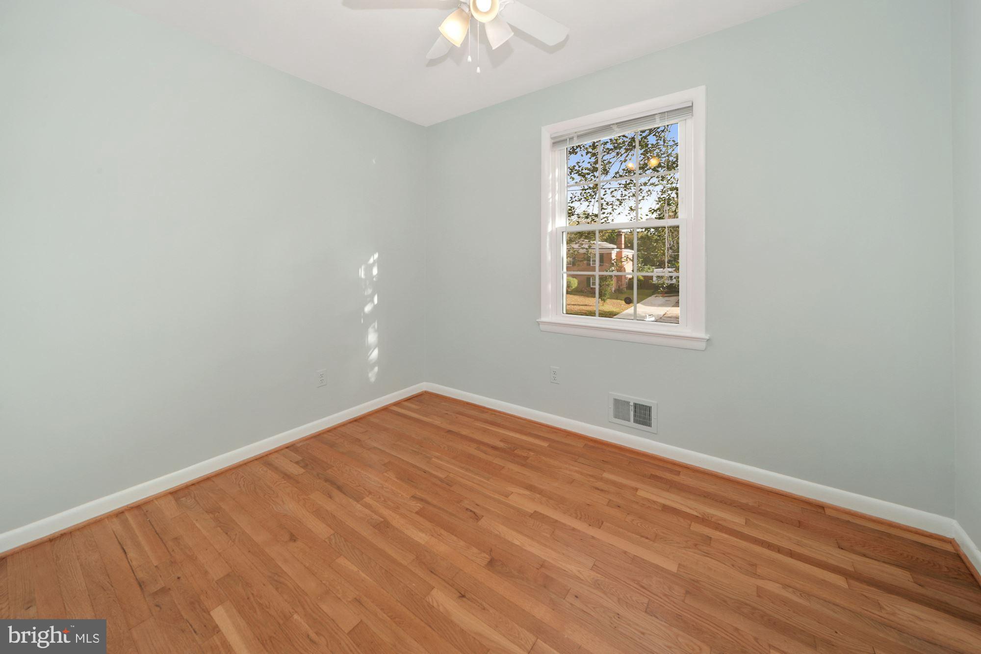 13124 Fernedge Road Silver Spring, MD 20906 - Photo 14 of 31 Upper level Bedroom.