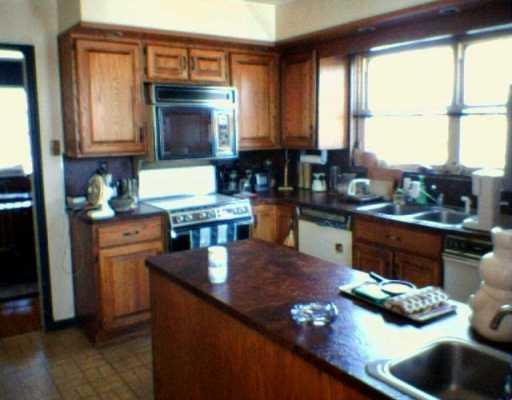212 Cherokee Road Upper St. Clair, PA 15241 - Photo 4 of 6 Kitchen.