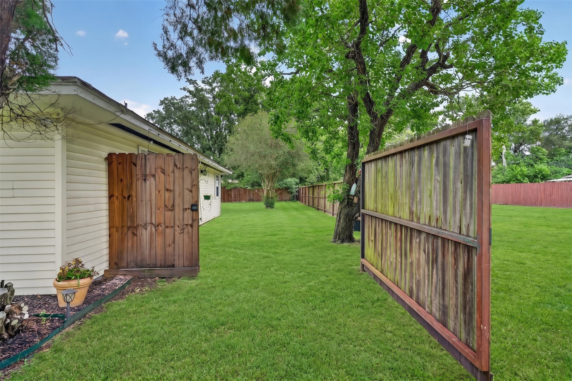 13919 Santa Teresa Road Houston, TX 77045 - Photo 15 of 22 Side Entry Gate - for back yard entry