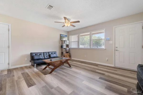 $1,600 | 8 Goodman Lane, Pensacola, FL 32506
