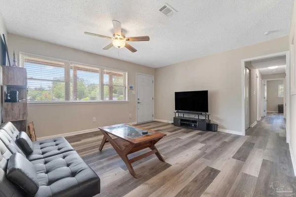 $1,600 | 8 Goodman Lane, Pensacola, FL 32506