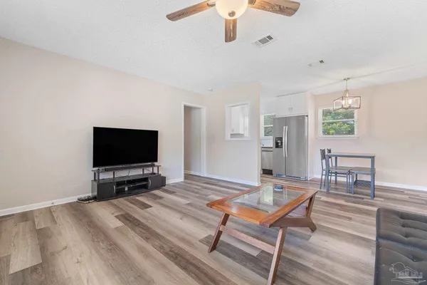 $1,600 | 8 Goodman Lane, Pensacola, FL 32506