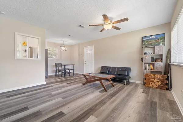 $1,600 | 8 Goodman Lane, Pensacola, FL 32506
