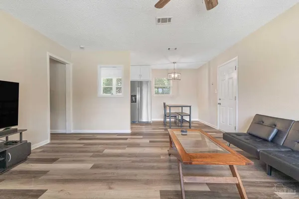 $1,600 | 8 Goodman Lane, Pensacola, FL 32506