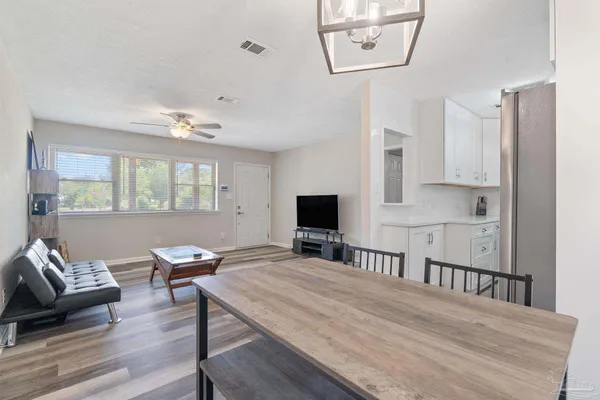 $1,600 | 8 Goodman Lane, Pensacola, FL 32506